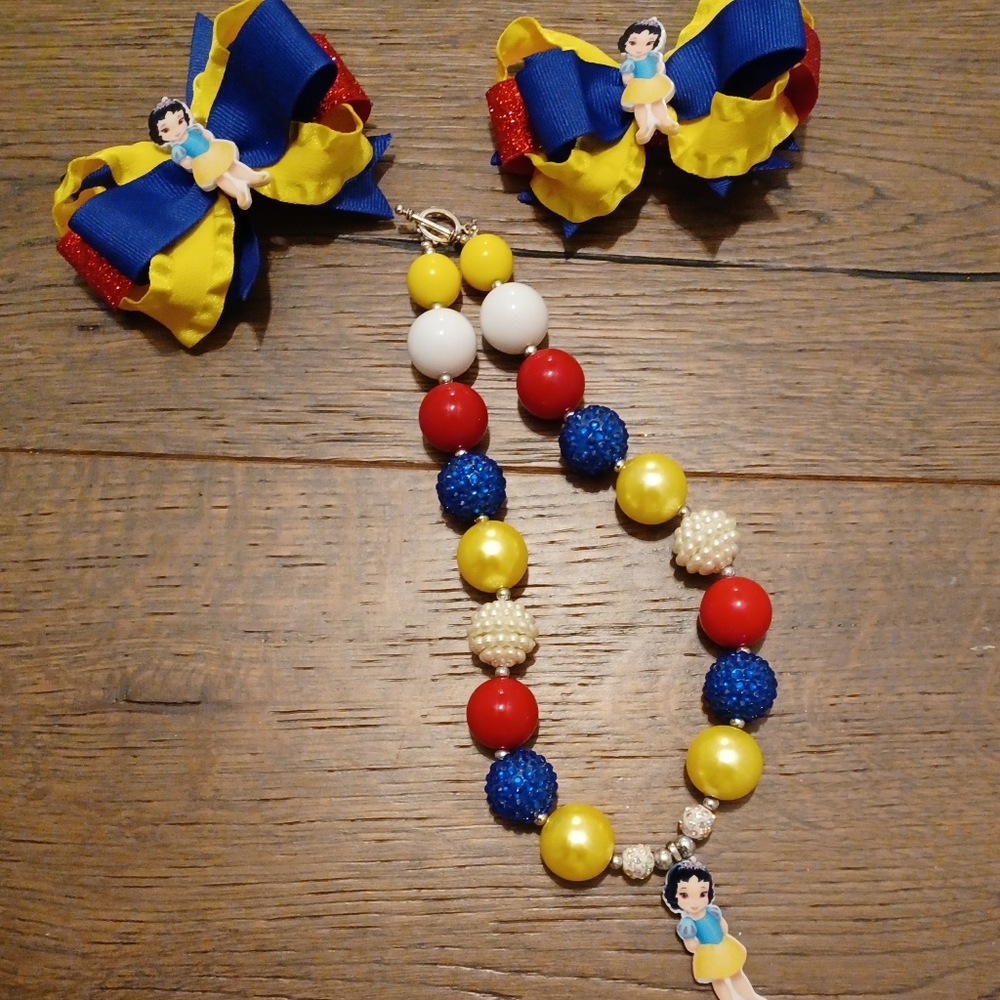 Snow White Bubblegum Necklace set